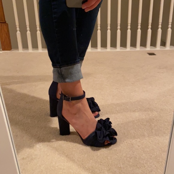 Navy Gianni Bini heels - Picture 5 of 6